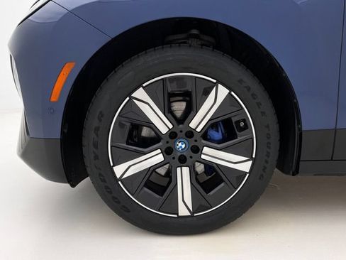 Used 2024 BMW iX xDrive50 w/ Premium Package AWD/4WD image 27