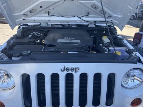 Used 2013 Jeep Wrangler Unlimited Sport image 20