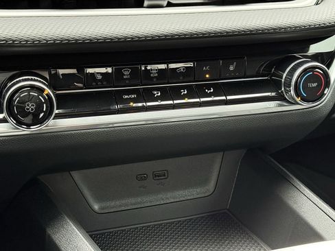 New 2026 Chevrolet Equinox LT image 17