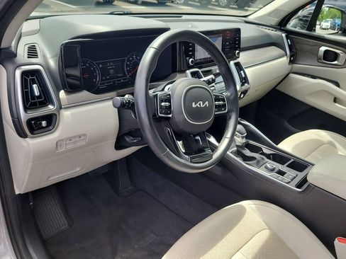Used 2022 Kia Sorento EX w/ Panoramic Sunroof Package FWD image 17