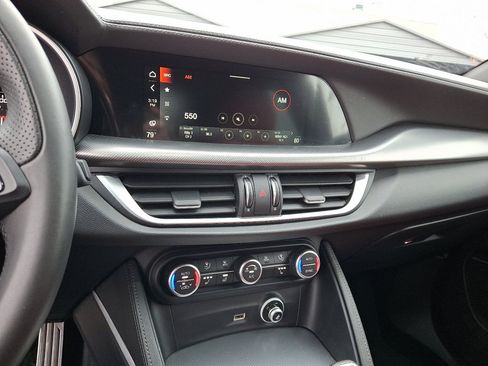 Used 2023 Alfa Romeo Stelvio Veloce image 28