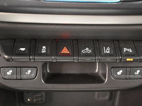 Used 2021 Chevrolet Colorado LT w/ Safety Package AWD/4WD image 25