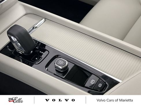 Used 2025 Volvo XC60 B5 Plus w/ Climate Package image 21