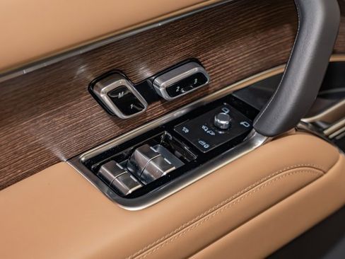 New 2026 Land Rover Range Rover SE image 14
