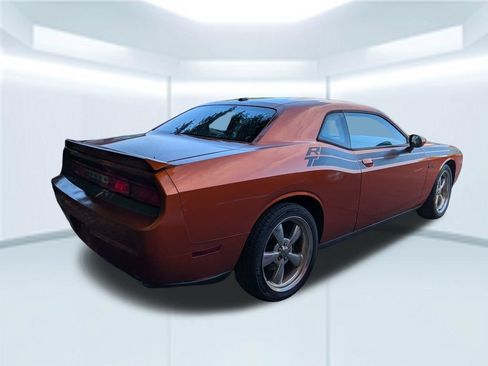Used 2011 Dodge Challenger R/T RWD image 2