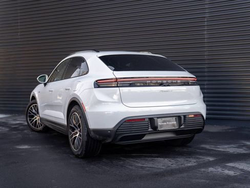 New 2026 Porsche Macan 4 Electric image 3