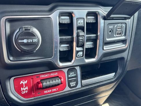 Used 2023 Jeep Gladiator Rubicon w/ Cold Weather Group AWD/4WD image 22