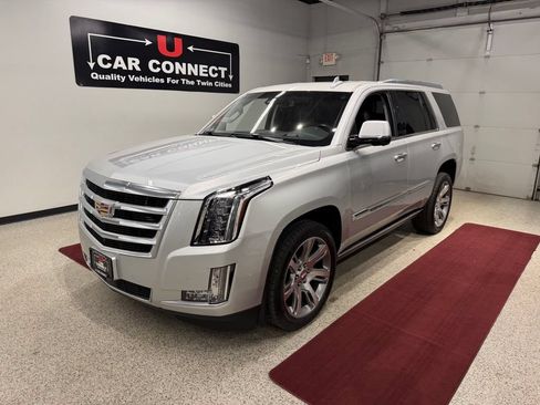 Used 2016 Cadillac Escalade Premium AWD/4WD image 3