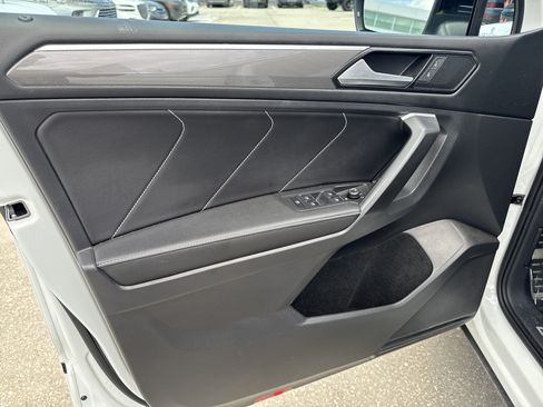 Certified 2023 Volkswagen Tiguan SE R-Line FWD image 19