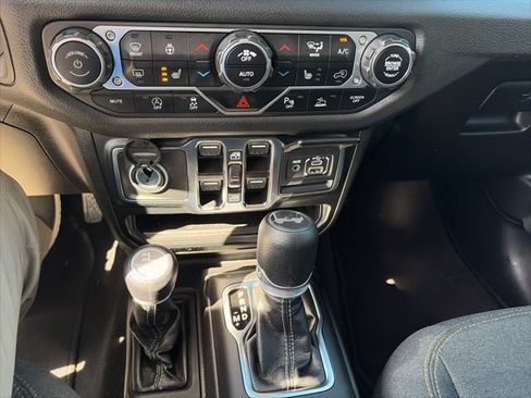 Used 2024 Jeep Wrangler Unlimited Sport AWD/4WD image 22