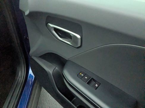 Used 2025 Kia K4 LXS image 32