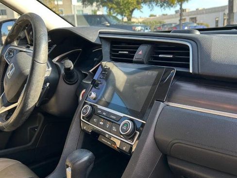 Used 2019 Honda Civic Touring image 19