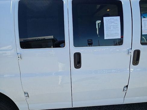 Used 2021 Chevrolet Express 2500 RWD image 24