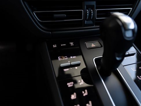 Certified 2023 Porsche Macan image 14