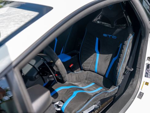 Used 2021 Lamborghini Huracan STO RWD image 19
