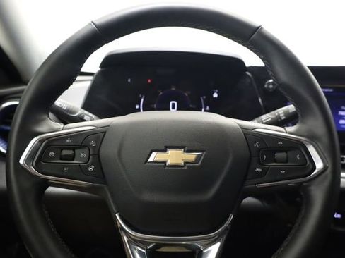 Used 2025 Chevrolet Trax LT w/ LT Convenience Package FWD image 16