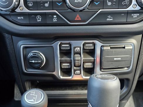 New 2026 Jeep Gladiator Sahara AWD/4WD image 13