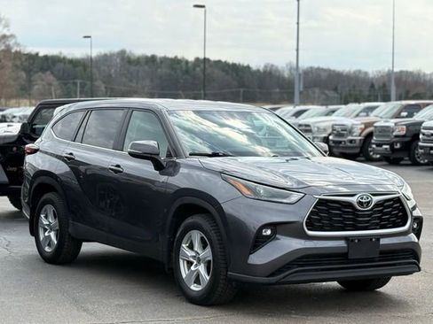 Used 2024 Toyota Highlander LE image 37