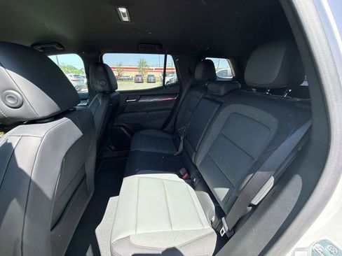 New 2026 GMC Terrain AT4 w/ LPO, Black Badging Package AWD/4WD image 18