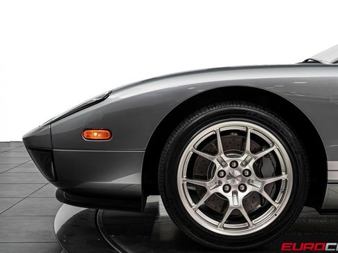 Used 2006 Ford GT RWD image 15