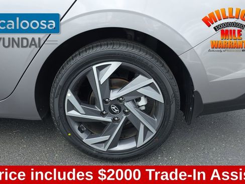 Used 2025 Hyundai Elantra Sport image 11