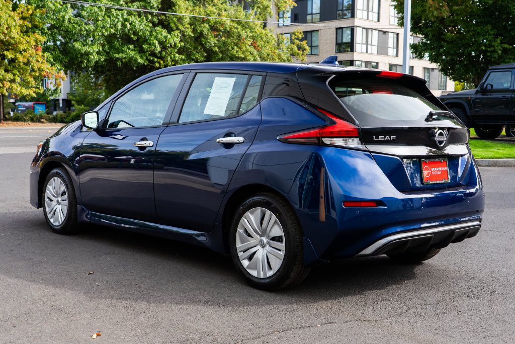 Used 2025 Nissan Leaf S FWD image 4