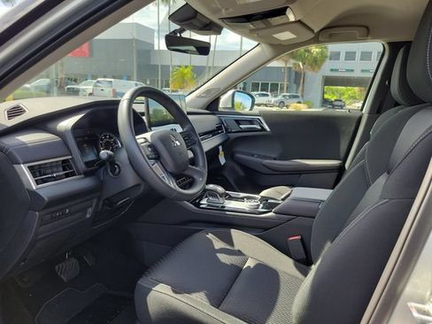 Used 2026 Mitsubishi Outlander ES FWD image 13