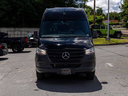 Used 2024 Mercedes-Benz Sprinter 2500 image 2