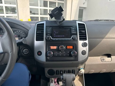 Used 2015 Nissan Frontier SV w/ SV Value Truck Package RWD image 2