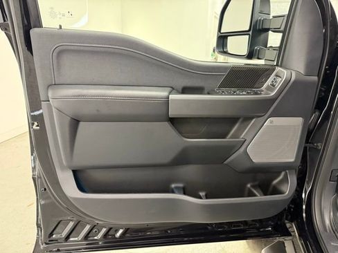 New 2026 Ford F250 Lariat w/ Black Appearance Package image 13