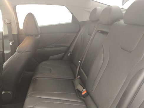 Used 2023 Hyundai Elantra Limited w/ Preferred Accessory Package FWD image 18