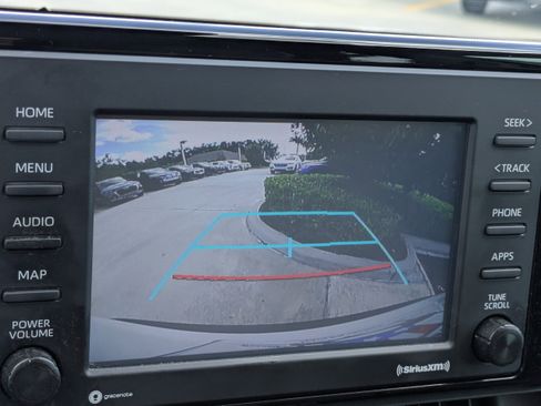 Used 2020 Toyota RAV4 LE FWD image 18