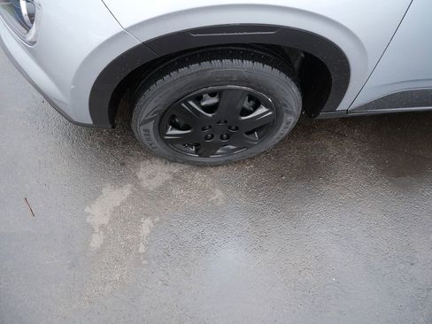 Used 2020 Hyundai Venue SE image 34