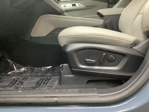 Used 2025 Ford Explorer Active w/ Active Comfort Package image 13