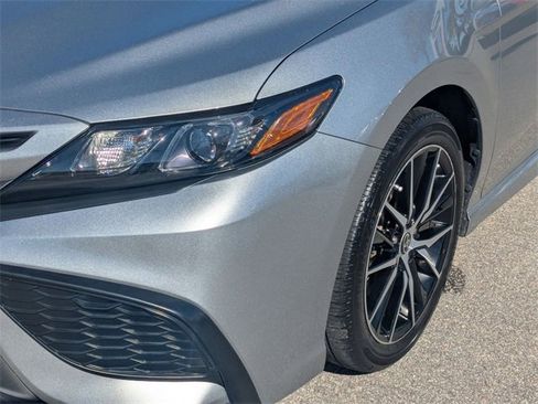 Used 2024 Toyota Camry SE image 9