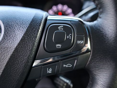 Used 2018 Toyota Avalon XLE image 19