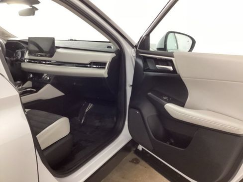 Used 2025 Mitsubishi Outlander SE FWD image 23