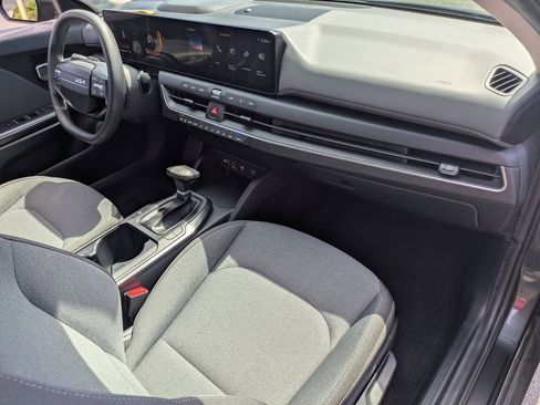 Used 2025 Kia K4 FWD image 29