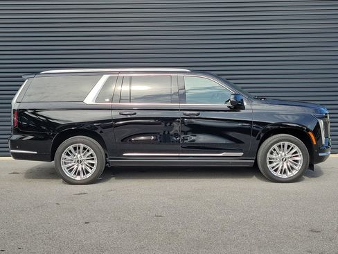 Used 2025 Cadillac Escalade ESV Premium Luxury w/ Touring Package AWD/4WD image 8