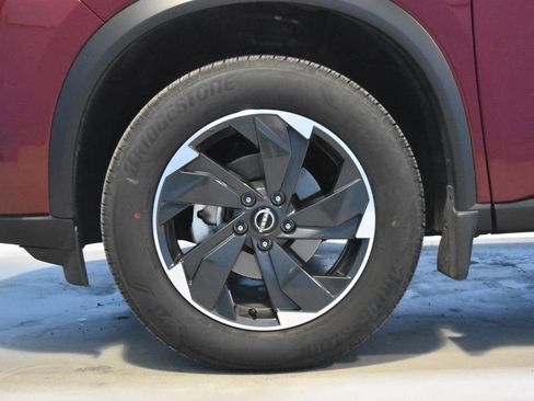 Used 2025 Nissan Rogue SV image 25