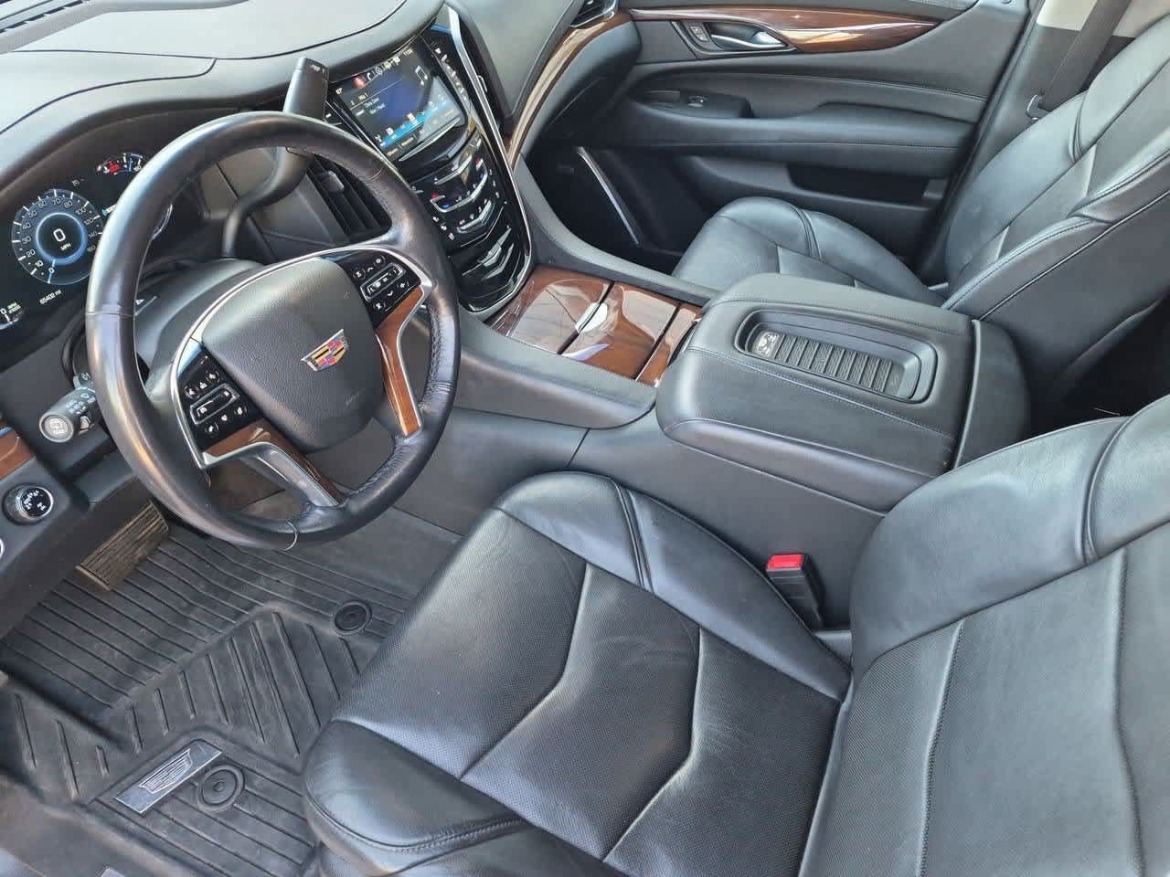 Used 2020 Cadillac Escalade Luxury AWD/4WD image 2