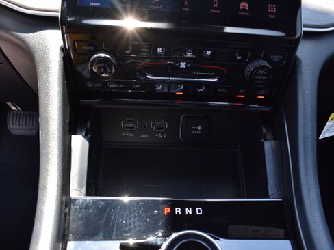 New 2025 Jeep Grand Cherokee Limited w/ Luxury Tech Group II RWD image 21