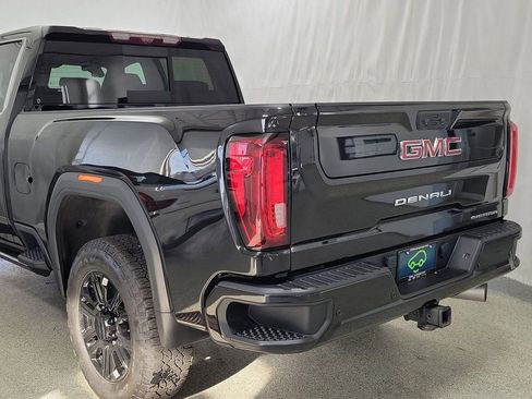 Certified 2022 GMC Sierra 2500 Denali w/ Denali Black Diamond Edition image 6