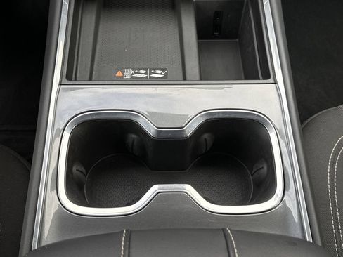 Used 2025 GMC Acadia Elevation FWD image 31