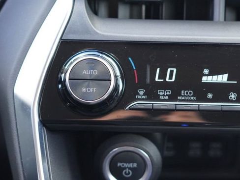 Certified 2024 Toyota Venza LE image 26