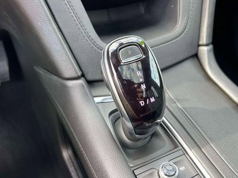 Used 2025 Cadillac XT6 Luxury FWD image 32