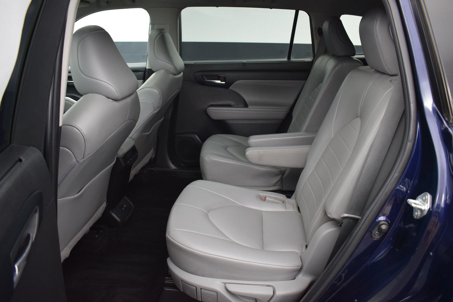 Used 2022 Toyota Highlander XLE AWD/4WD image 15