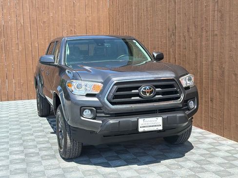 Used 2020 Toyota Tacoma SR5 AWD/4WD image 9