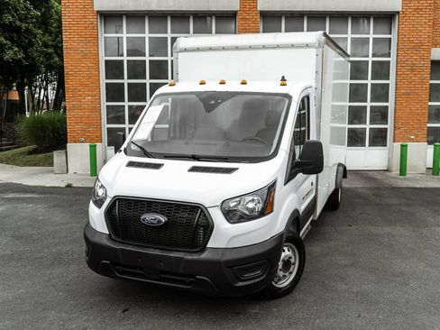 Used 2022 Ford Transit 350 DRW RWD image 2
