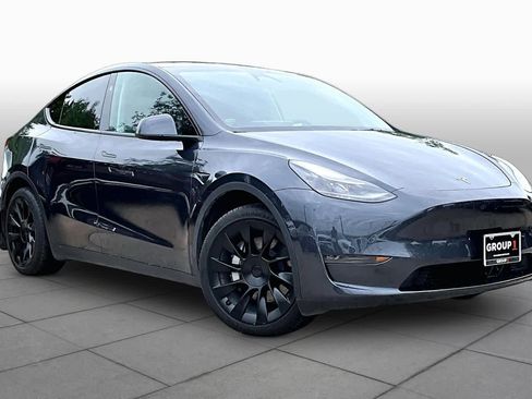 Used 2024 Tesla Model Y Long Range AWD/4WD image 2